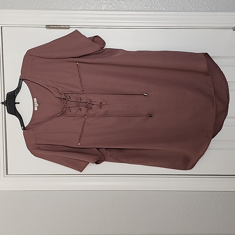Womens 1X shortsleeve with criss cross lace up front